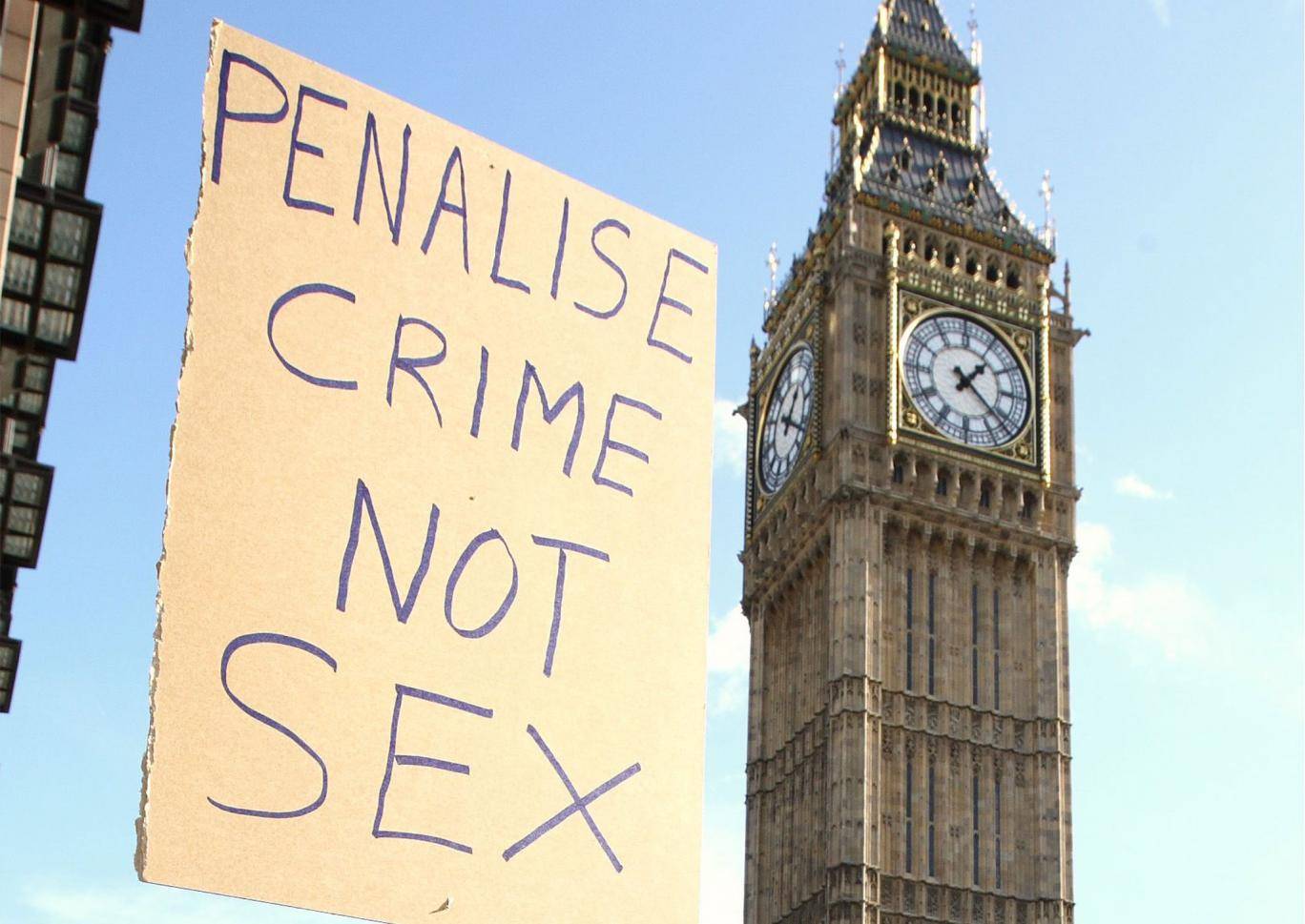 FOTOS + VIDEOS | Protesta porno se toma frontis del Parlamento británico -  El Dínamo