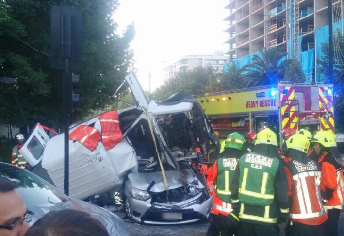 FOTOS | Potente choque en Providencia provocó suspensión del tránsito en  Los Leones - El Dínamo