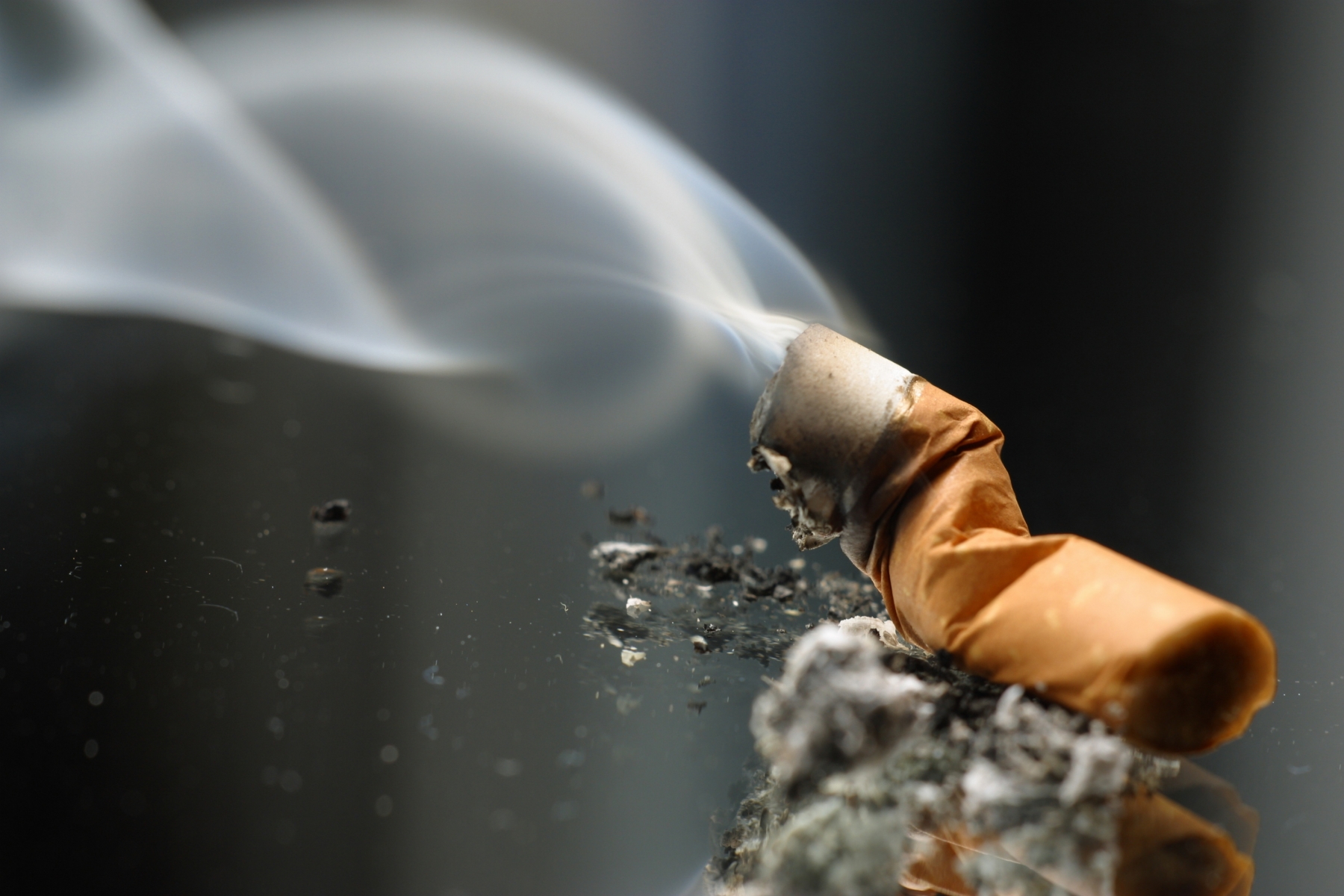 Ayudan los cigarros electrónicos a dejar de fumar?