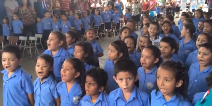 Video Para Emocionarse Niños De El Salvador Cantan El Himno Chileno A Todo Pulmón El Dínamo 2266