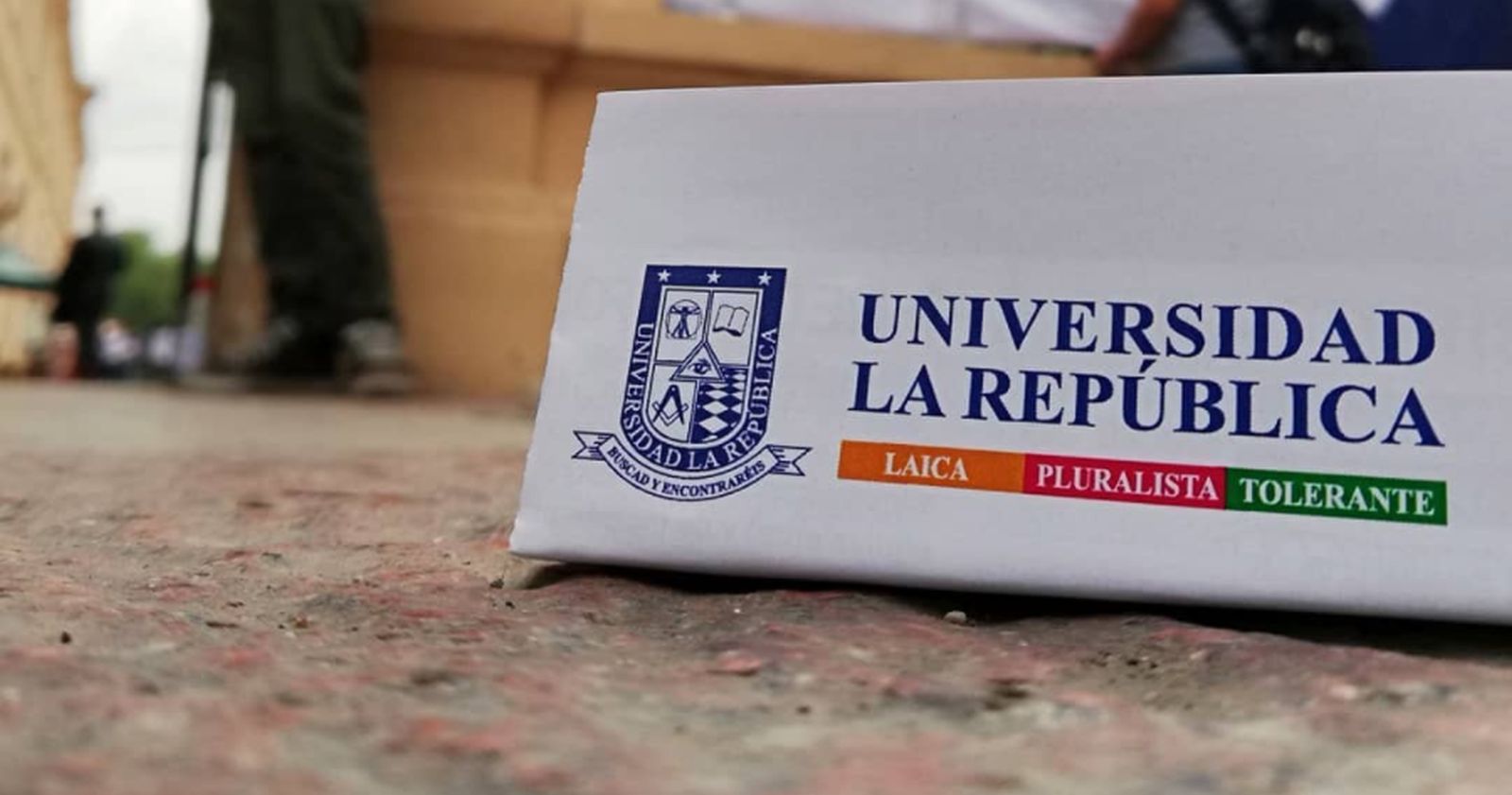 Universidad La República cierre