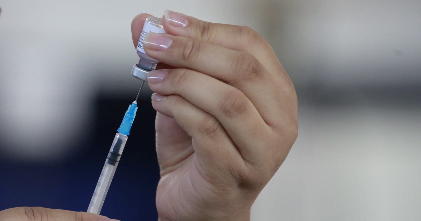 científicos vacunas ómicron